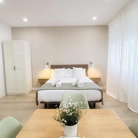 At - Tirelo Aparthotel
